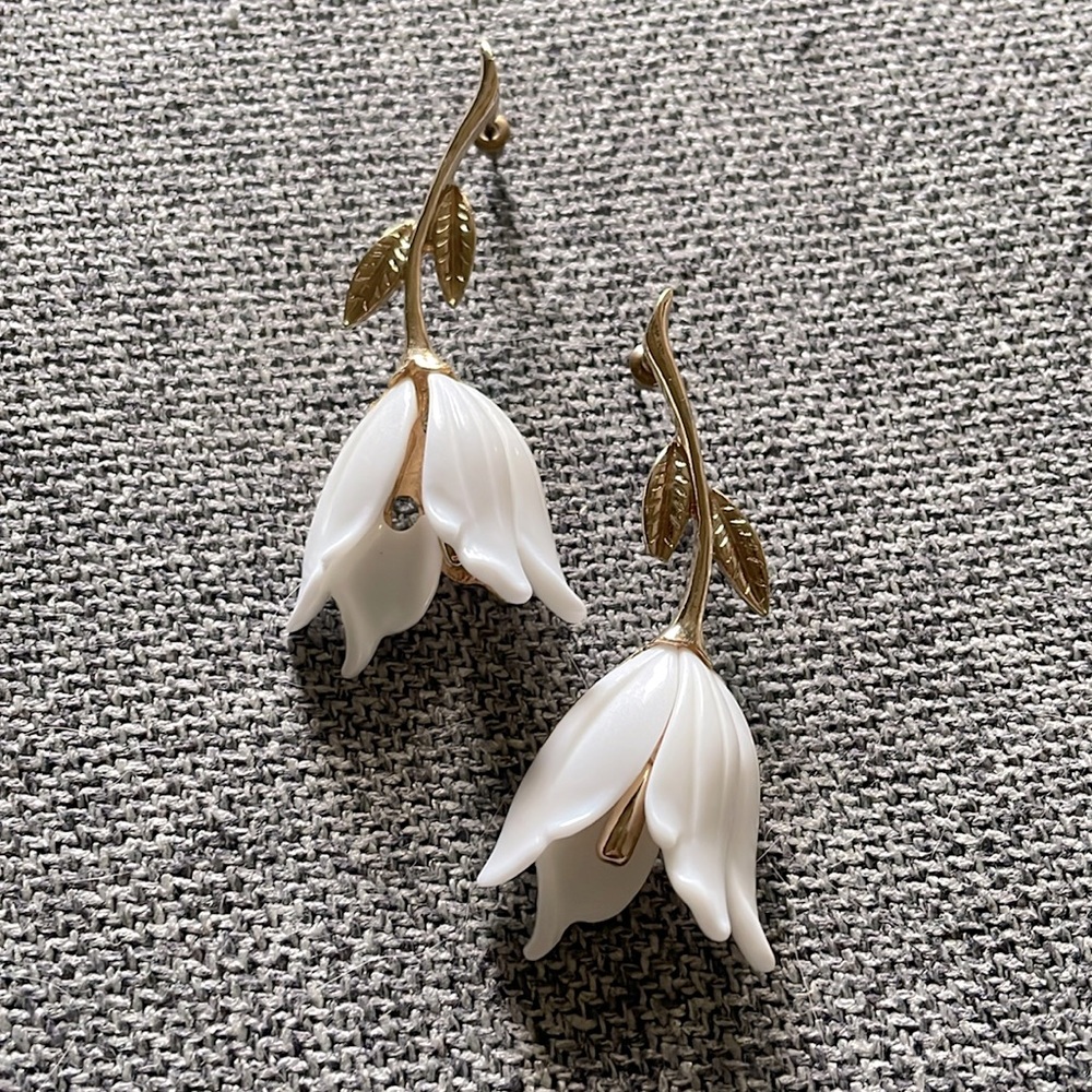 {Boutique} Flower earrings, NWOT